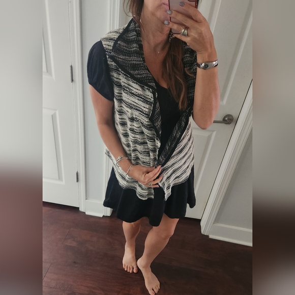 ANTHROPOLOGIE DOLAN VEST CARDIGAN 🪂 - Picture 3 of 8